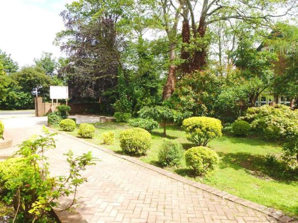 1 bed Apartment to rent Image 6