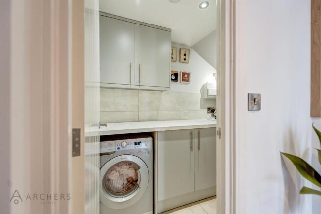 4 bed Detached for sale Image 10