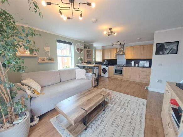 Open Plan Living Room/Kitchen