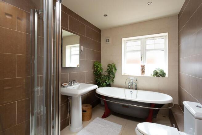 6 bed Detached for sale Image 12