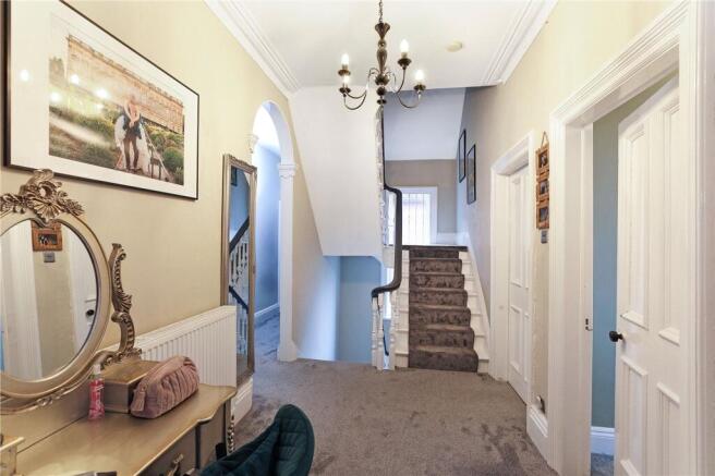 5 bed Detached for sale Image 6