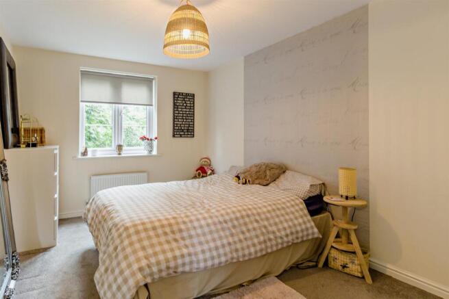 4 bed House for sale Image 9