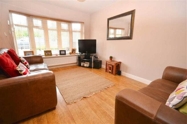 LOUNGE / DINING ROOM