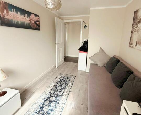 2 bed Flat for sale Image 3