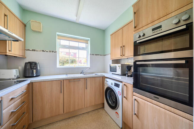 Storrington - Ground Floor Flat photo 4