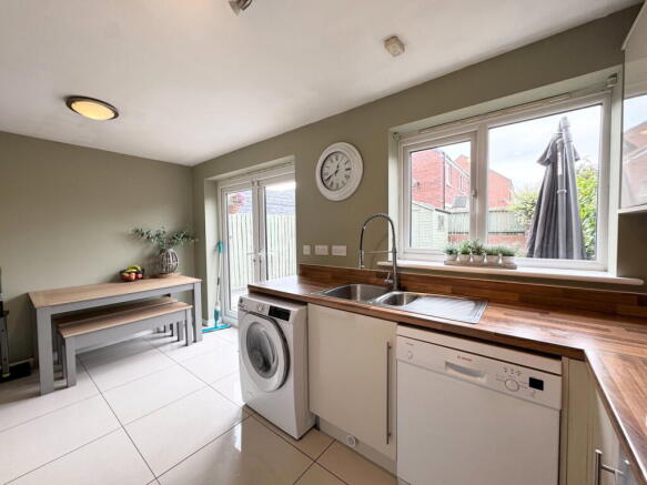 3 bed Semi-Detached for sale Image 6
