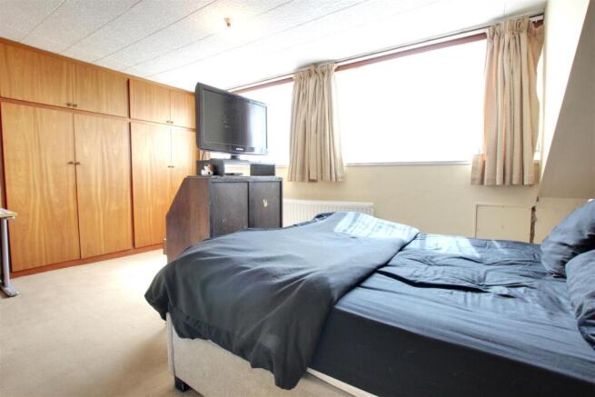2 bed Semi-Detached Bungalow for sale Image 11