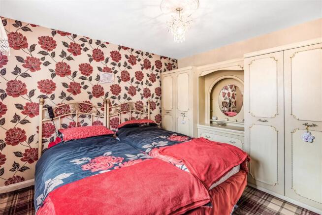 DOWNSTAIRS BEDROOM (BEDROOM FOUR)