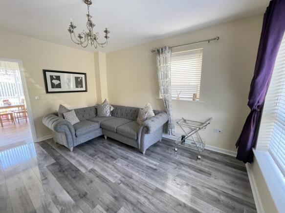 4 bed Semi-Detached to rent Image 4