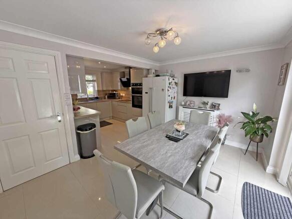 Captains Gardens 7 - Kitchen Dining Room Front...j