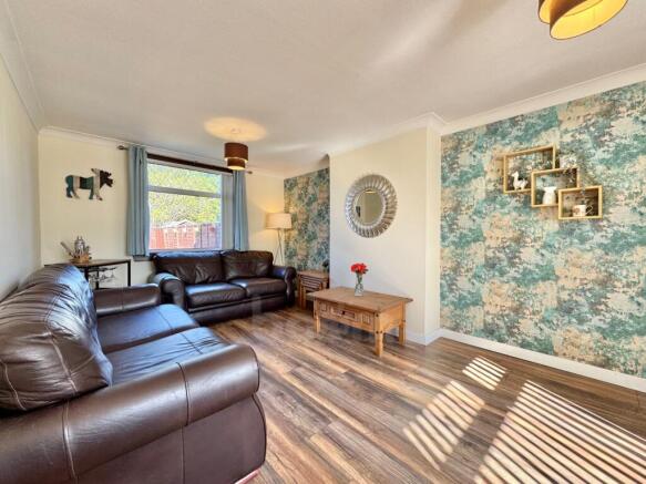 Larch Terrace, Beith Lounge