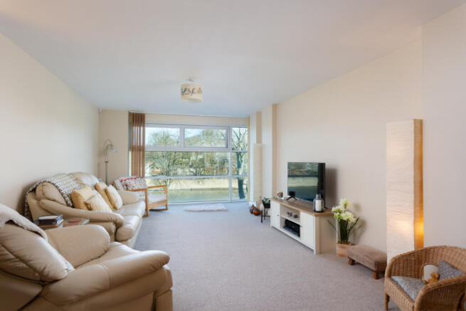 2 bed Apartment for sale Image 3