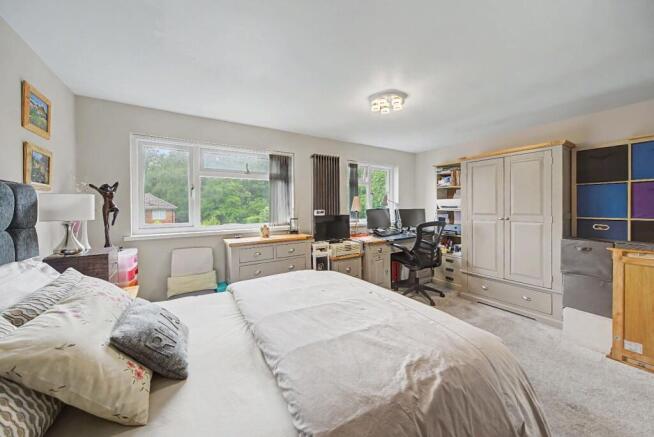 4 bed Semi-Detached for sale Image 7