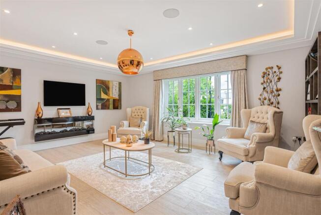 Canter Close, Aldenham photo 4
