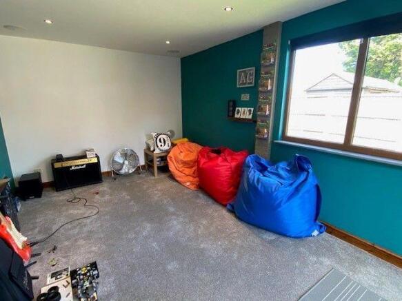GARDEN ROOM