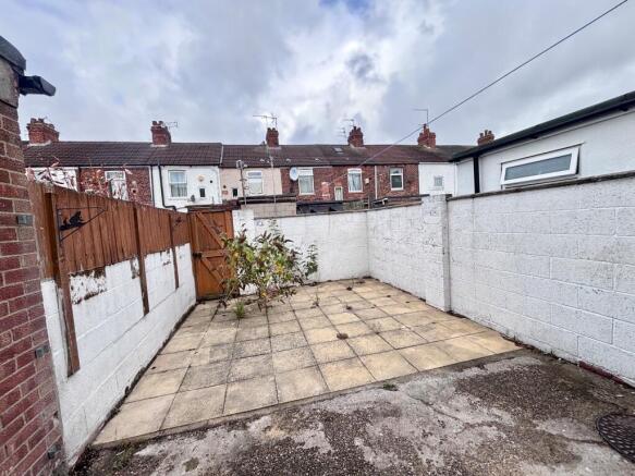 2 bed Terraced to rent Image 8