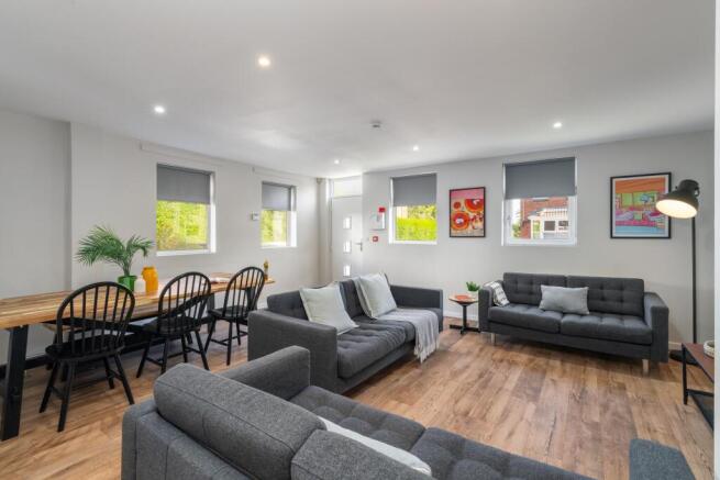 7 bed House to rent Image 5