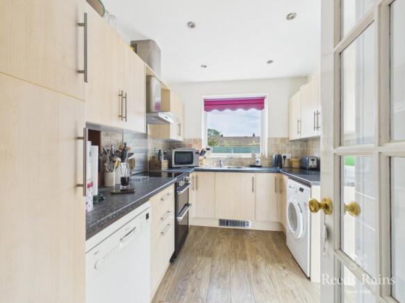 3 bed Semi-Detached for sale Image 4