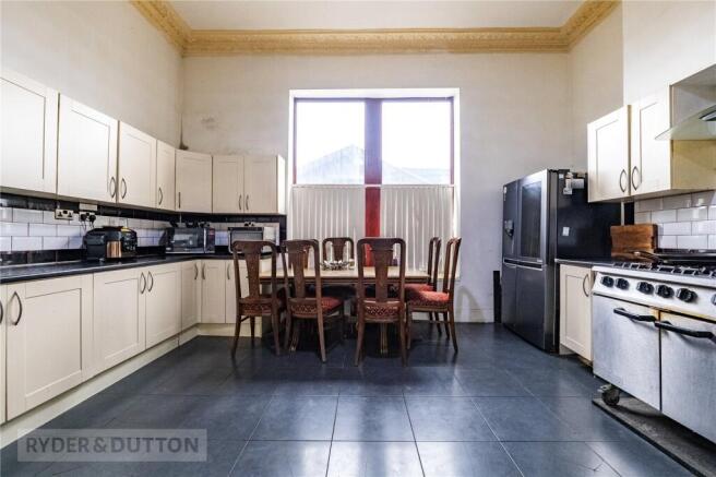 8 bed Semi-Detached for sale Image 4
