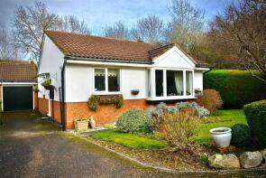 67, Hazel Avenue, Evesham WR11 1XT