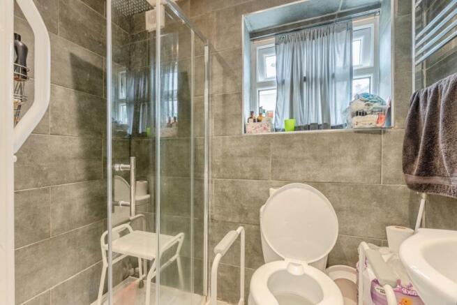 5 bed Semi-Detached for sale Image 12