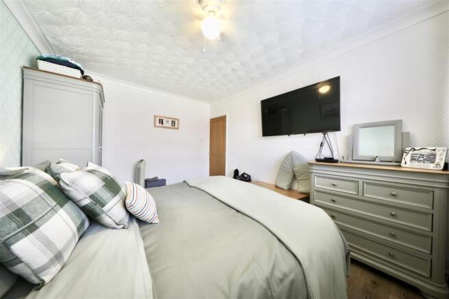 2 bed Semi-Detached Bungalow for sale Image 11