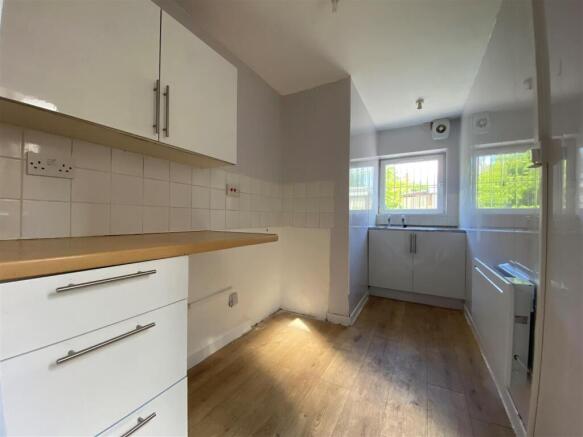 4, 19 Vere Street - kitchen.jpg