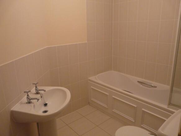 ensuite (Main)
