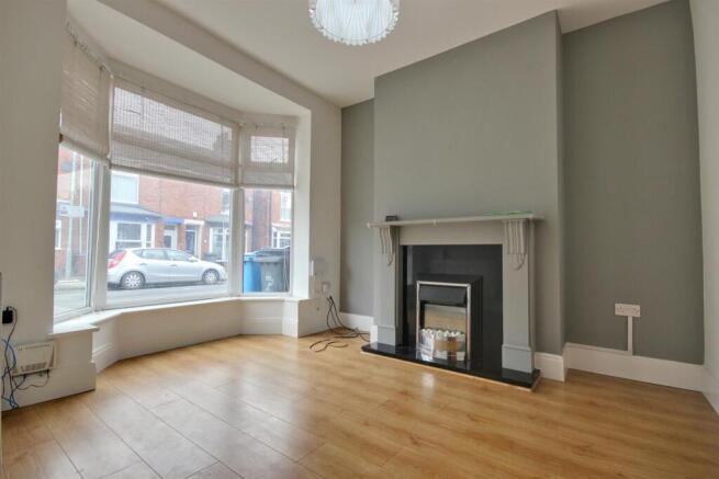 2 bed House to rent Image 4