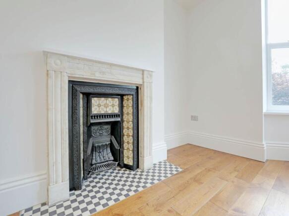 Front Bedroom (2)