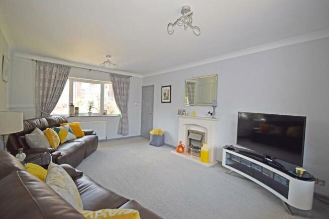 48 Santridge Lane, lounge a.jpg