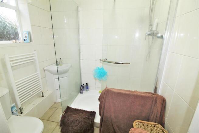 CLOAKROOM/SHOWER ROOM