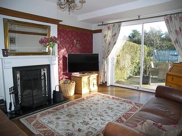 REAR LOUNGE