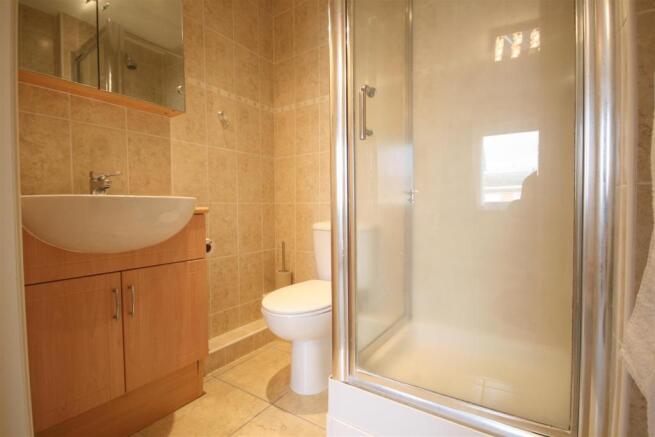 EN SUITE SHOWER ROOM/WC