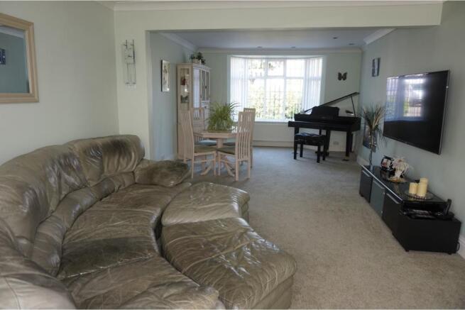 Lounge/Dining Room
