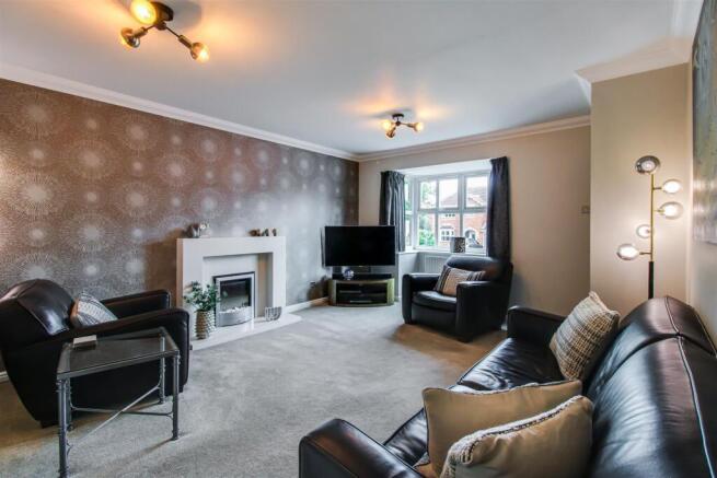 4 bed Detached for sale Image 7