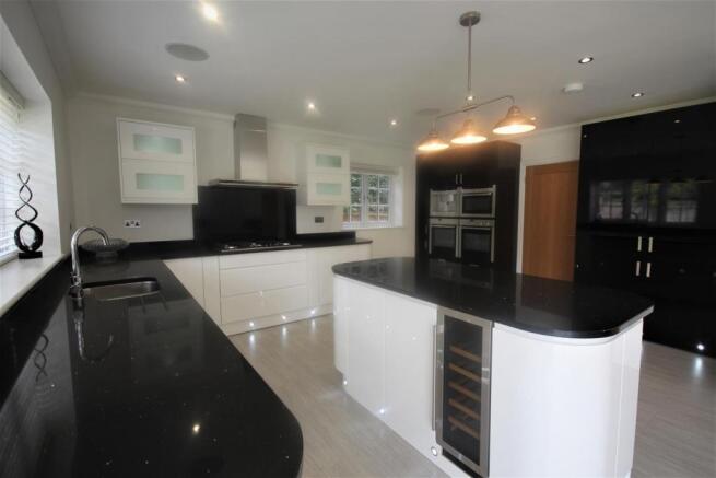 Kitchen 3.jpg