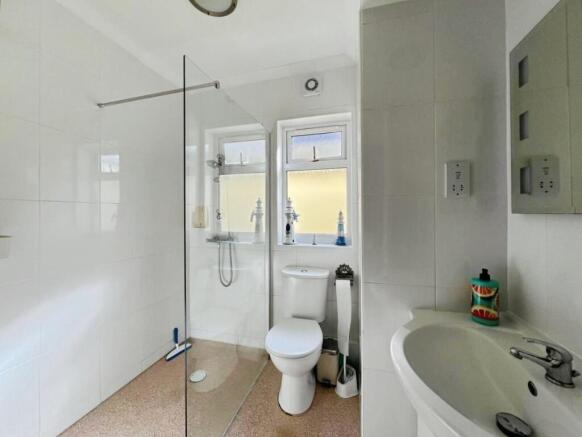 pbox-bathroom-344492.JPG