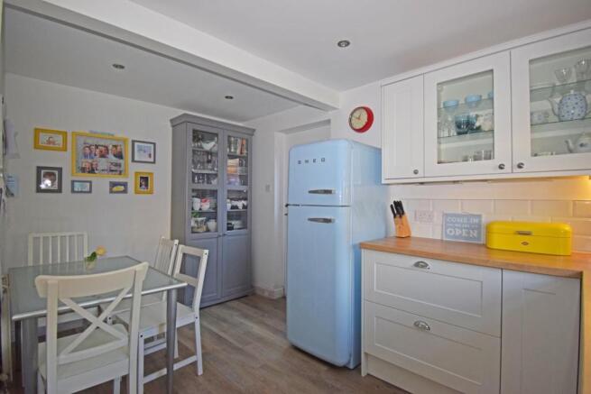 8 Dugard Way, kitchen b.jpg