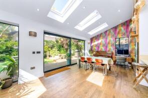 9, Gylcote Close, London SE5 8EU