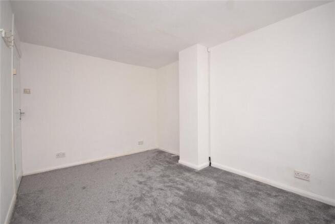 3 bed Terraced to rent Image 10