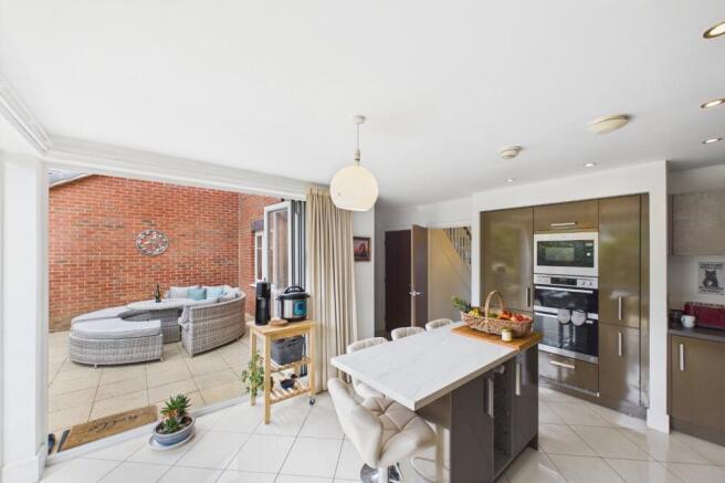 4 bed Detached for sale Image 10