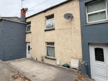 Holmbush Road, St. Austell, PL25 3LF