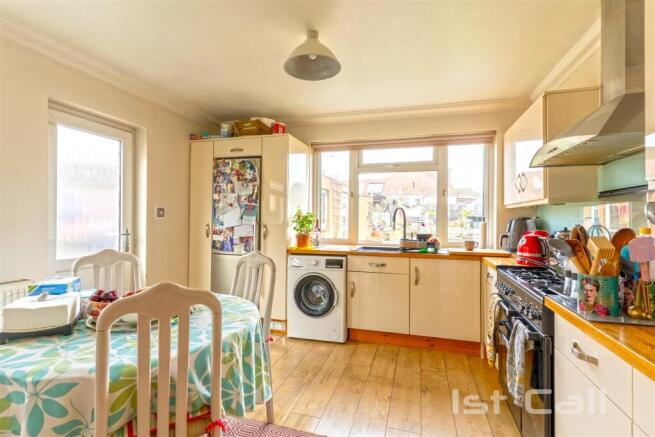 Kitchen/ Breakfast Room