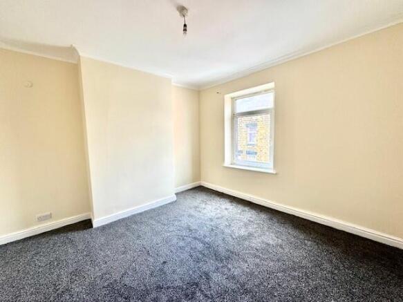 3 bed House to rent Image 5