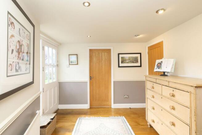 4 bed Semi-Detached for sale Image 4