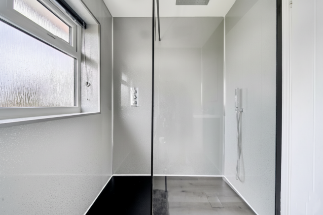 shower holmer manor