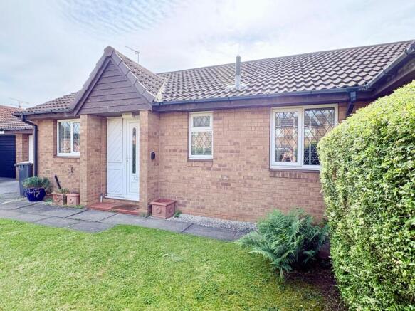 2 bed Semi-Detached Bungalow for sale Image 9