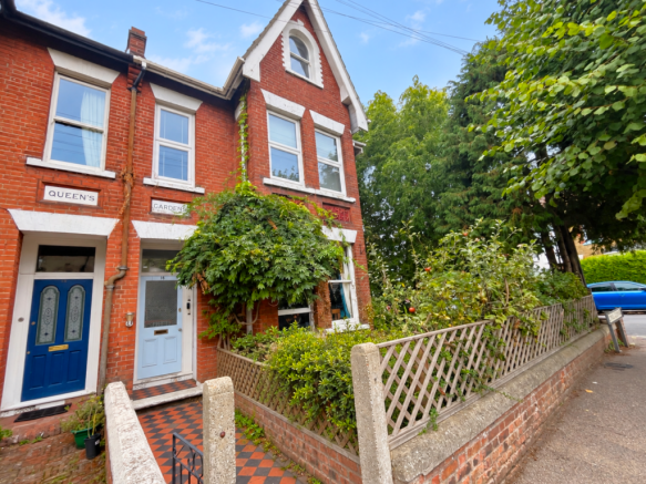 2-bed flat on Queens Gardens, Herne Bay, Kent, £160,000