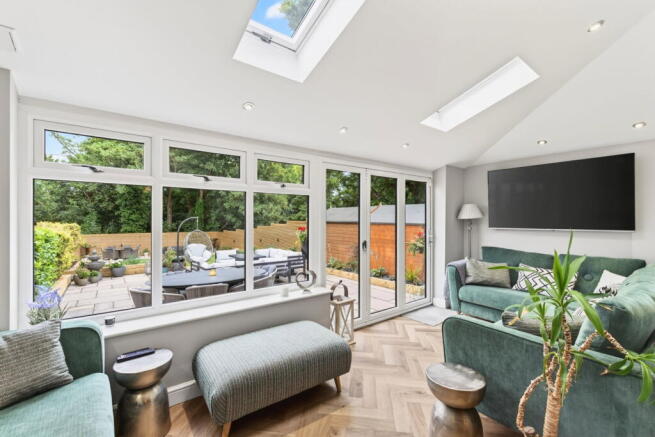 6 bed Detached for sale Image 4